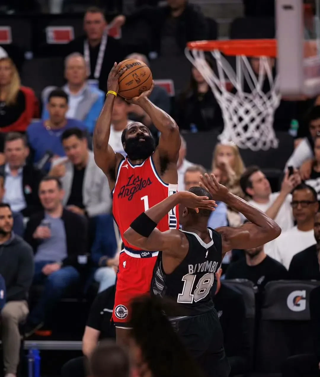 转折点毕尔巴鄂竞技单刀错失，NBA总决赛赛前攻防权衡，气氛紧张，赛程密集仍需轮换